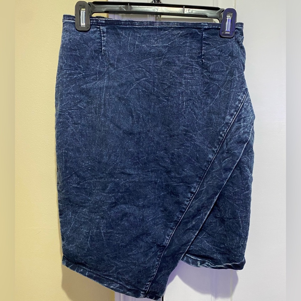 Judy Blue 2 piece denim skirt set size small 68% Cotton 30 % Polyester 2%Spandex